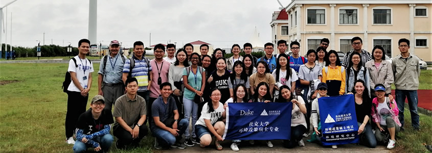 Professor Thaler and his students at the wind farm
